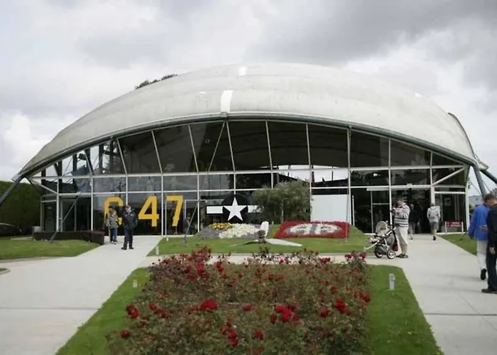 Le C-47 Proche Des Plages Du Debarquement *